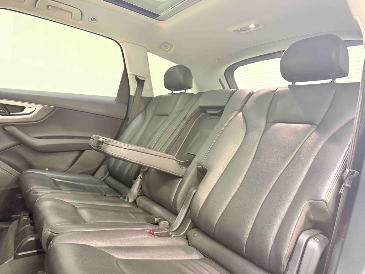Audi Q7 2019 thumb 10