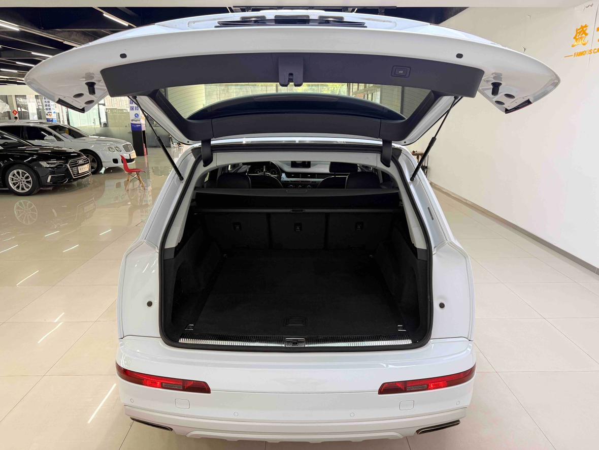 Audi Q7 2019 thumb 11