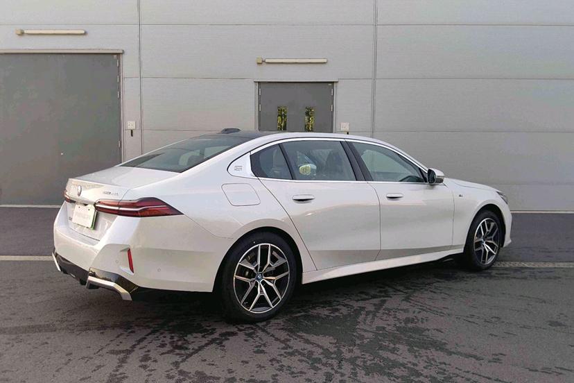 BMW i5 2024 thumb 3