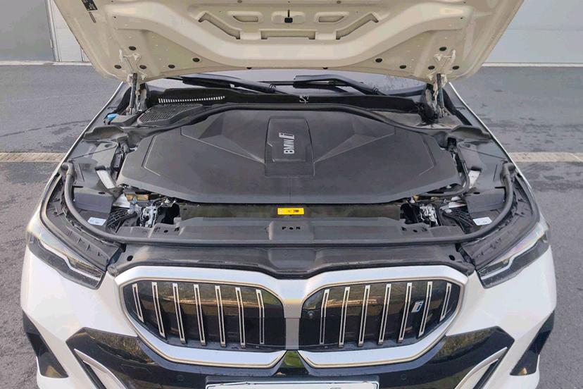 BMW i5 2024 thumb 4