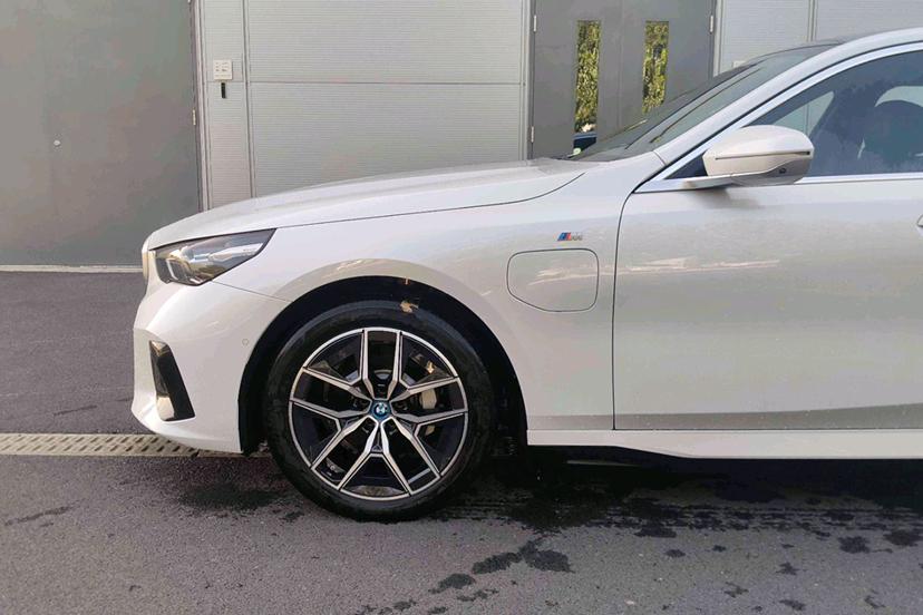 BMW i5 2024 thumb 8