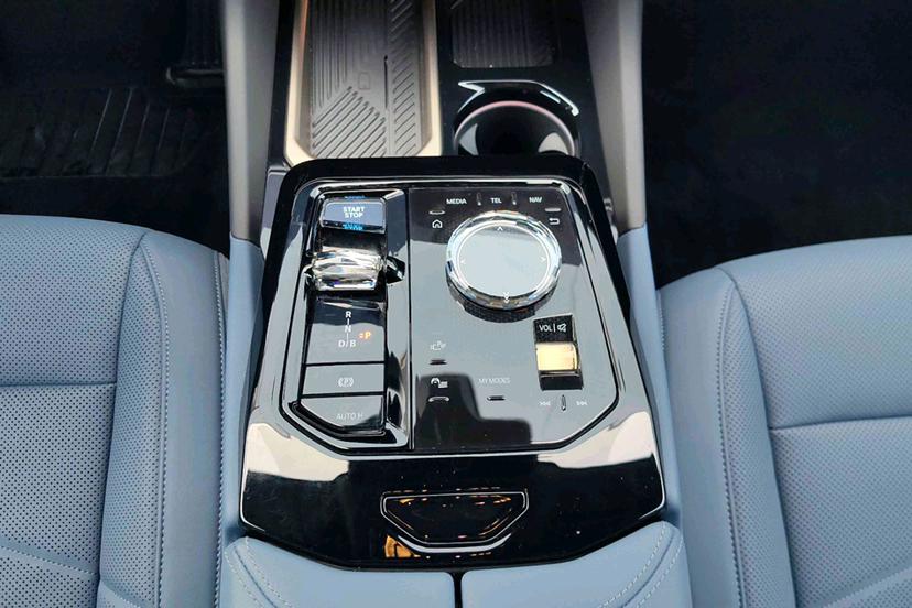 BMW i5 2024 thumb 11