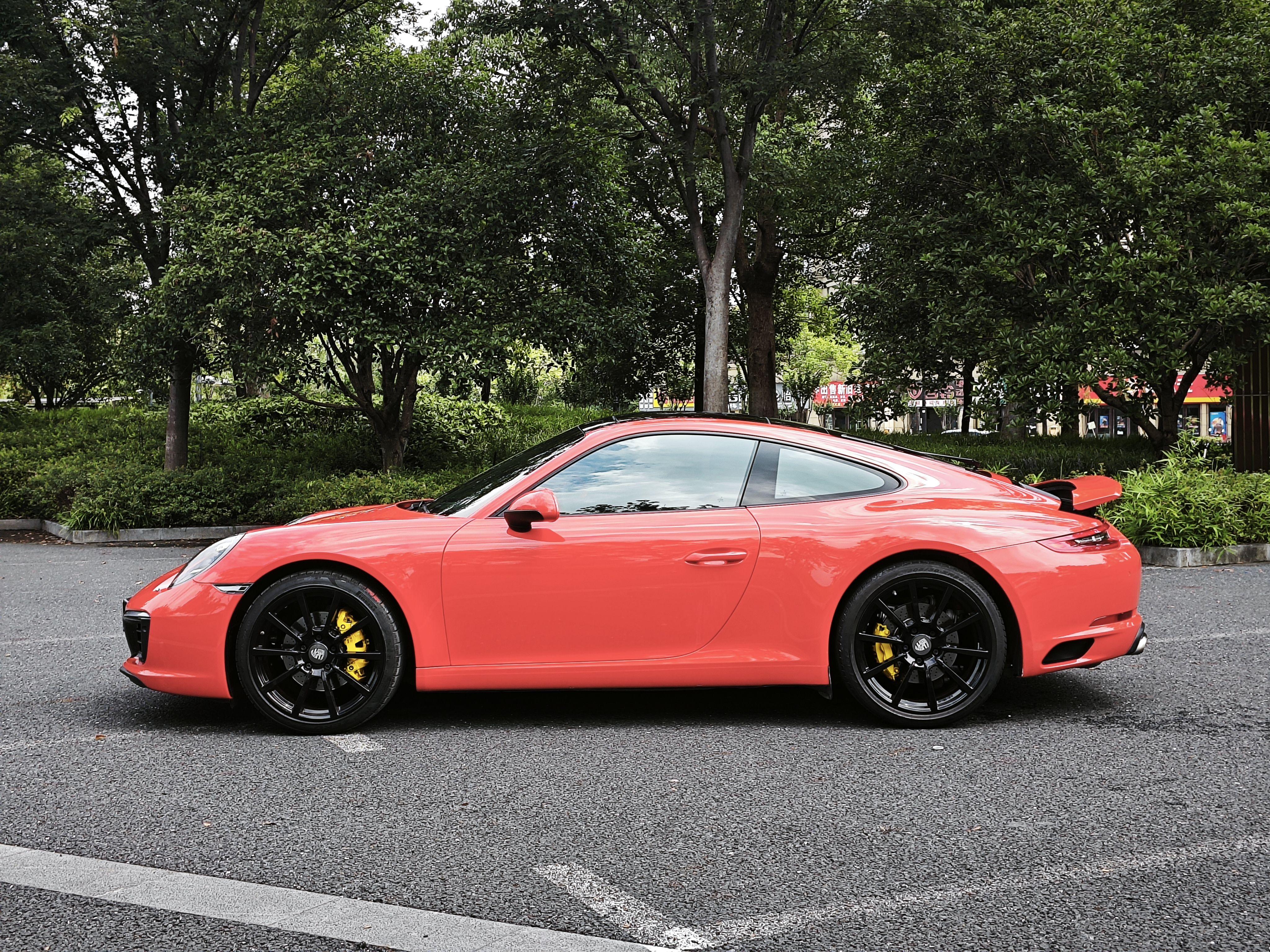 Porsche 911 2016 thumb 2