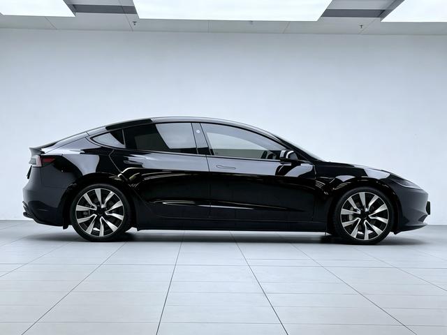 Tesla Model 3 2023 thumb 6