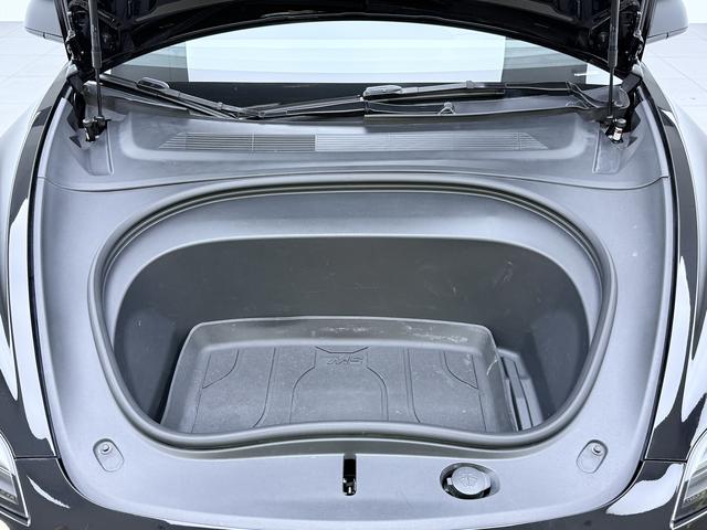 Tesla Model 3 2023 thumb 8