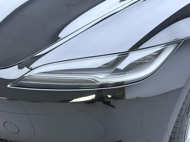 Tesla Model 3 2023 thumb 10