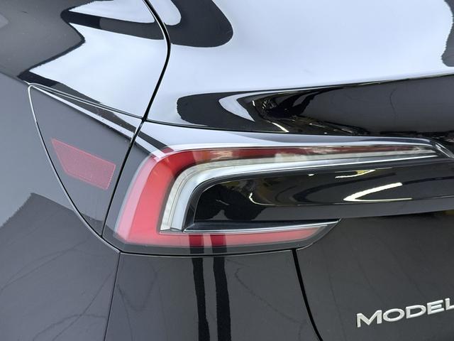 Tesla Model 3 2023 thumb 11