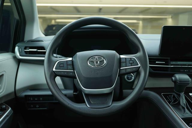 Toyota Sienna 2024 thumb 9