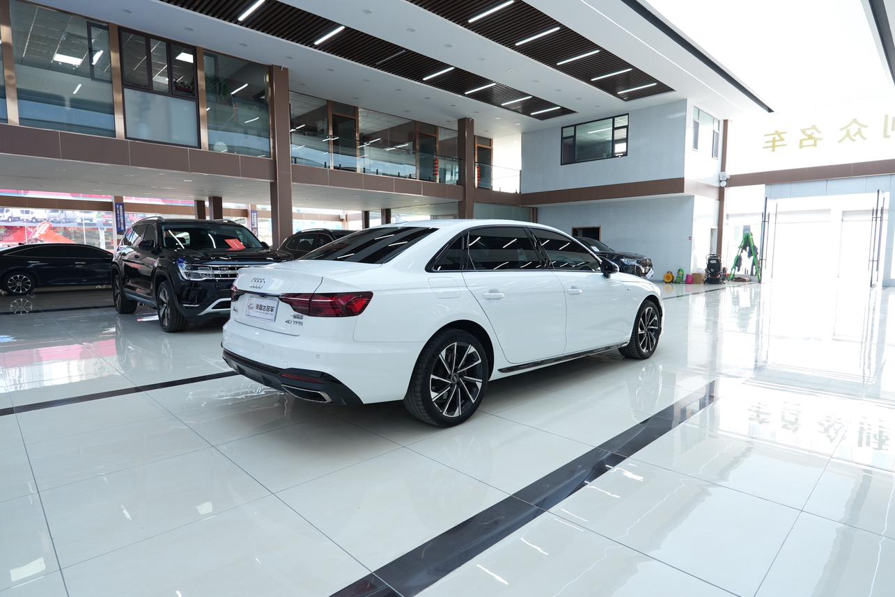 Audi A4 2023 thumb 4