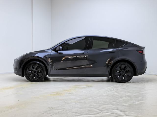 Tesla Model Y 2024 thumb 2