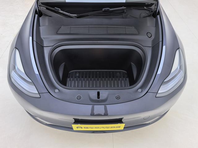Tesla Model Y 2024 thumb 8