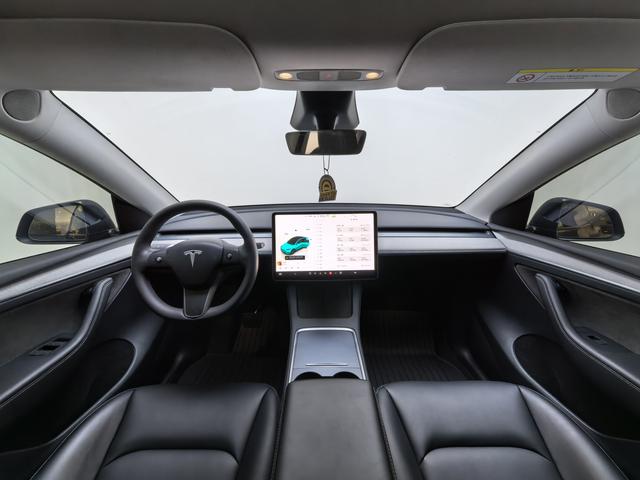 Tesla Model Y 2024 thumb 12