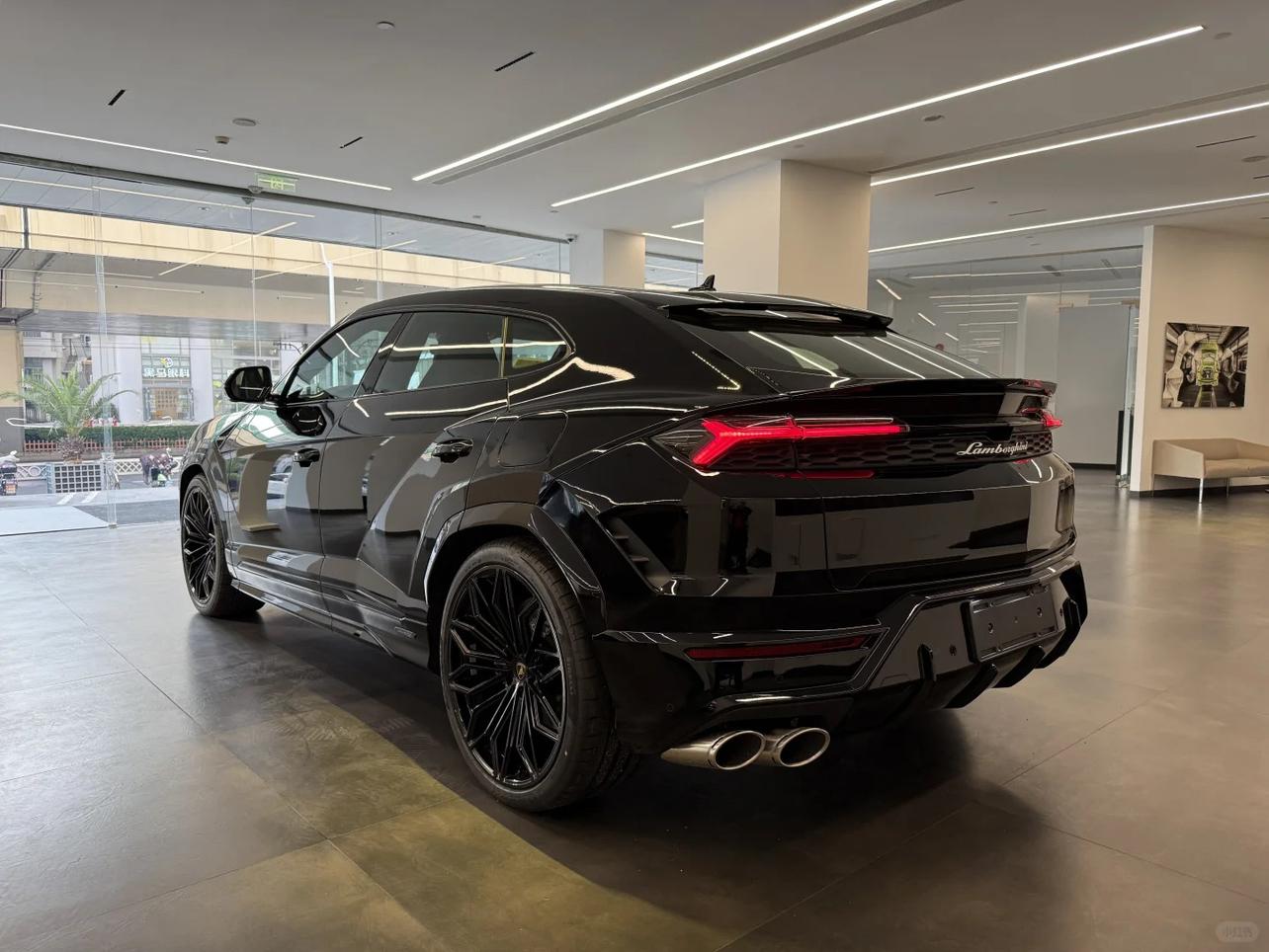 Lamborghini Urus SE 2026 thumb 2