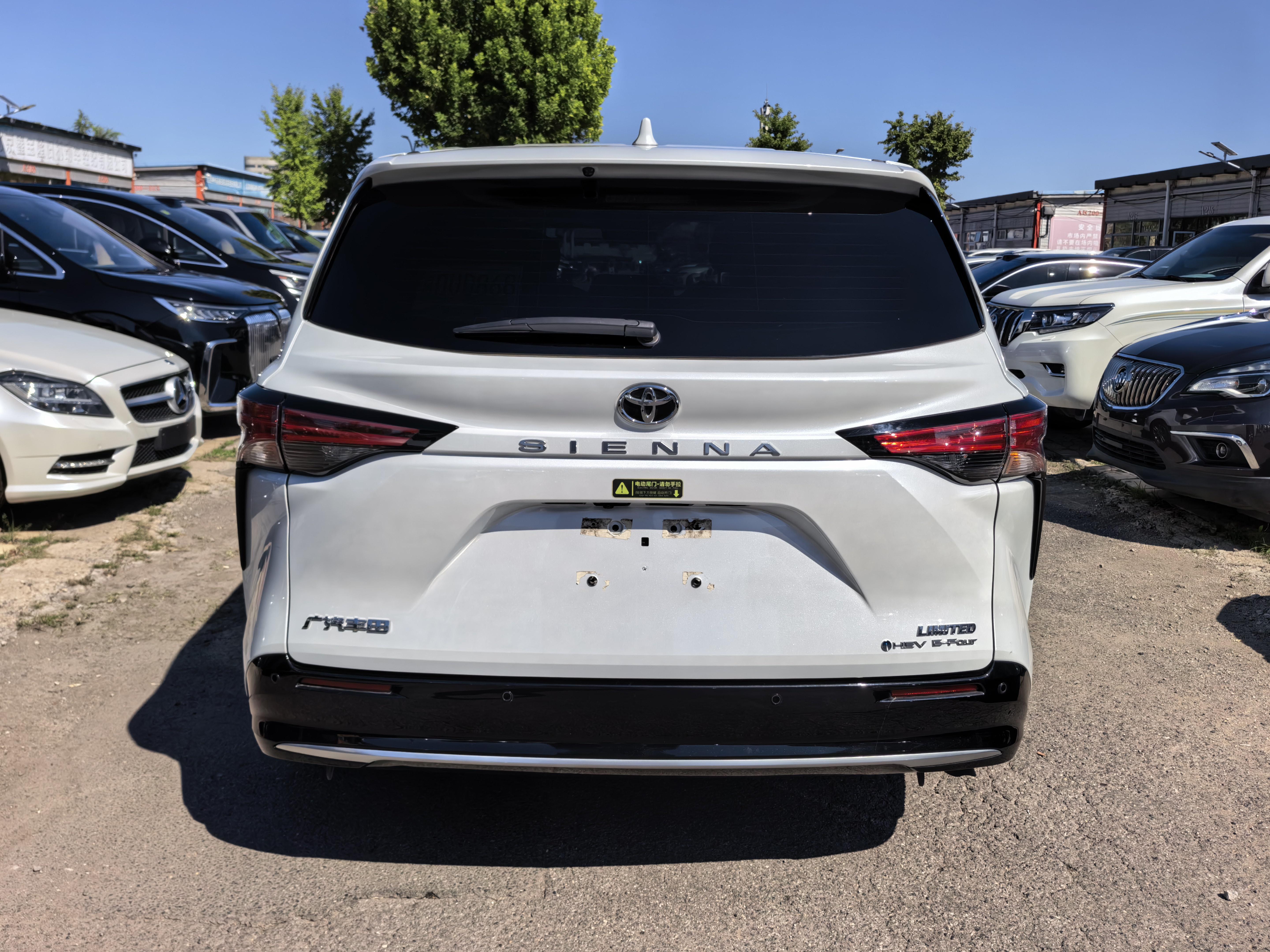 Toyota Sienna 2024 thumb 3