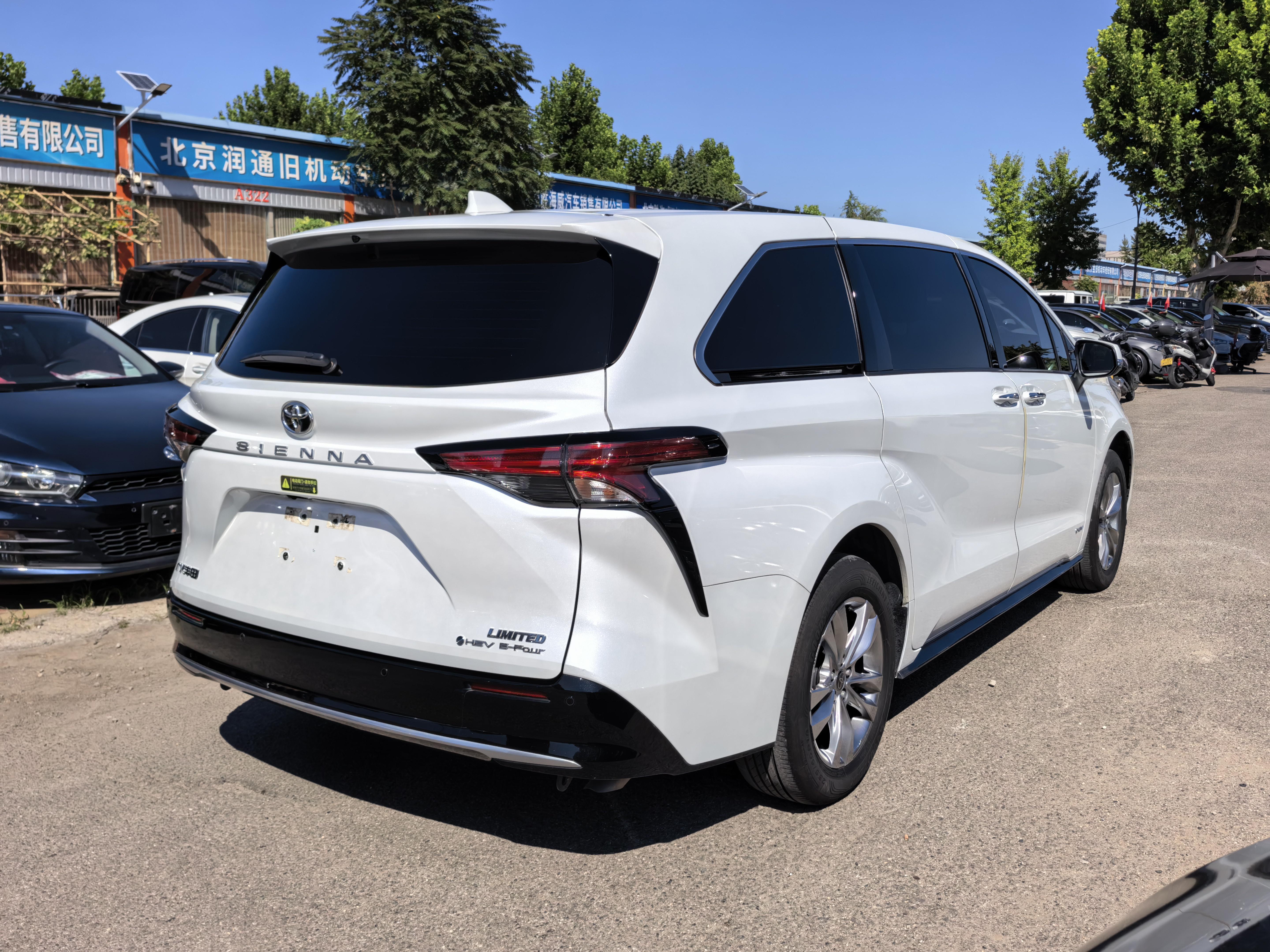 Toyota Sienna 2024 thumb 4