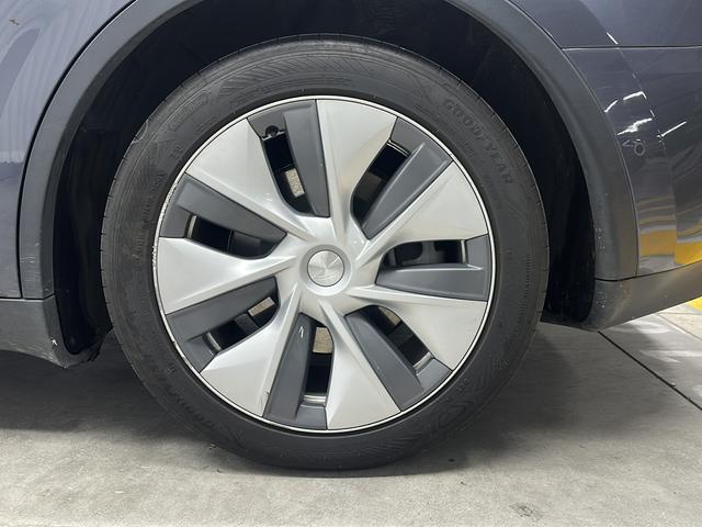 Tesla Model Y 2021 thumb 7