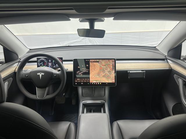 Tesla Model Y 2021 thumb 12