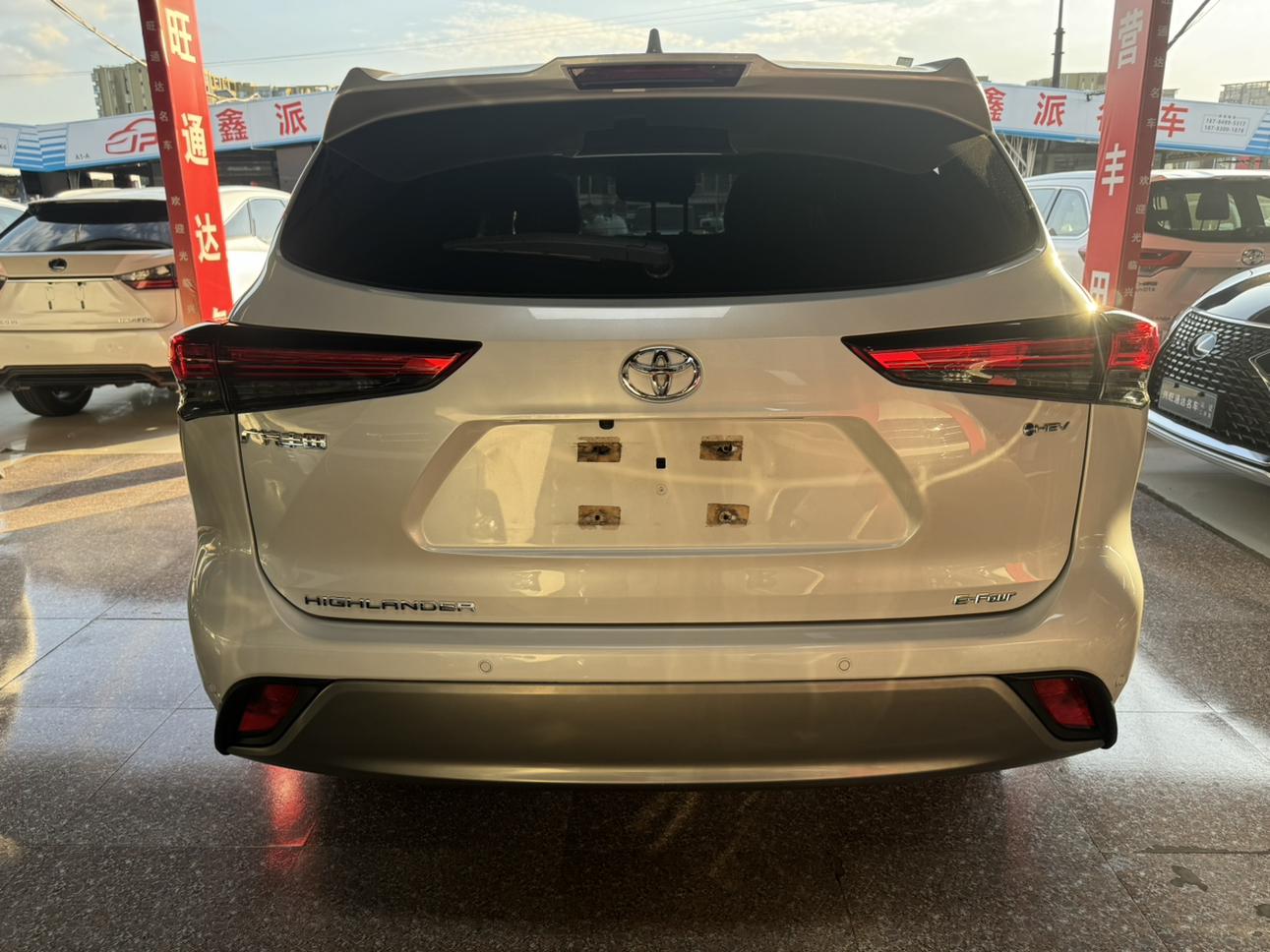 Toyota Highlander 2024 thumb 3