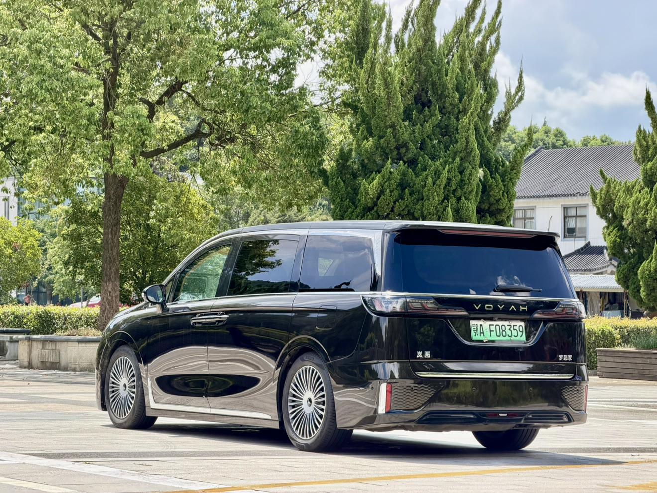 Voyah PHEV 2025 thumb 3