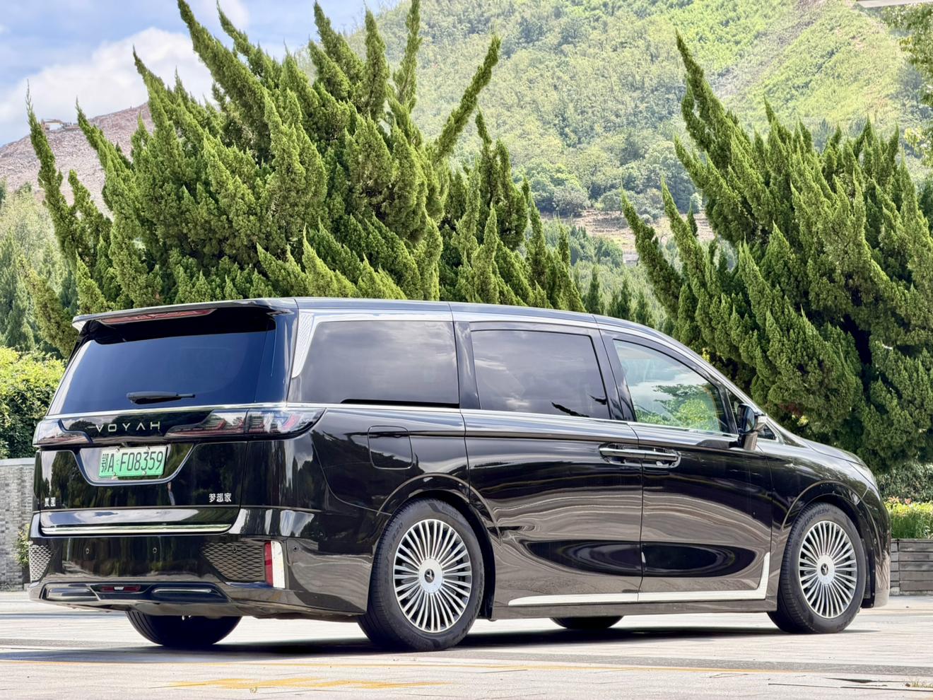 Voyah PHEV 2025 thumb 4