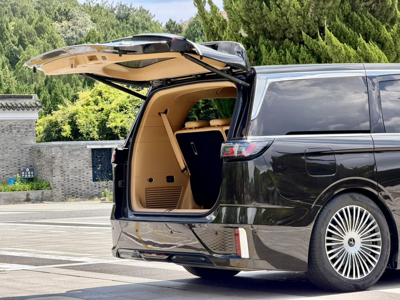 Voyah PHEV 2025 thumb 6