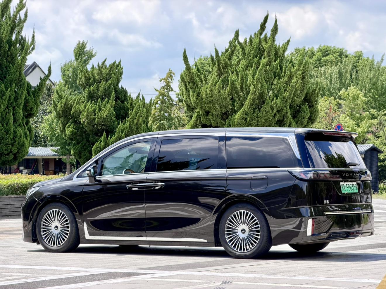 Voyah PHEV 2025 thumb 11