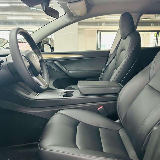 Tesla Model Y 2021 thumb 7