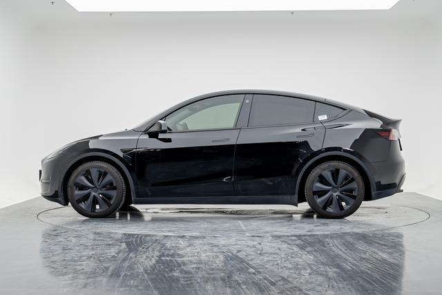 Tesla Model Y 2022 thumb 2