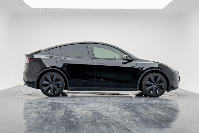 Tesla Model Y 2022 thumb 6