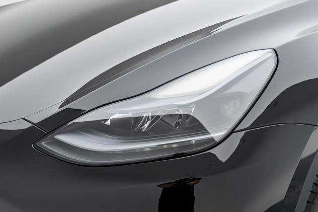 Tesla Model Y 2022 thumb 10
