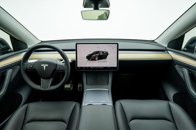 Tesla Model Y 2022 thumb 12