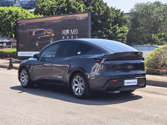 Tesla Model Y 2026 thumb 3
