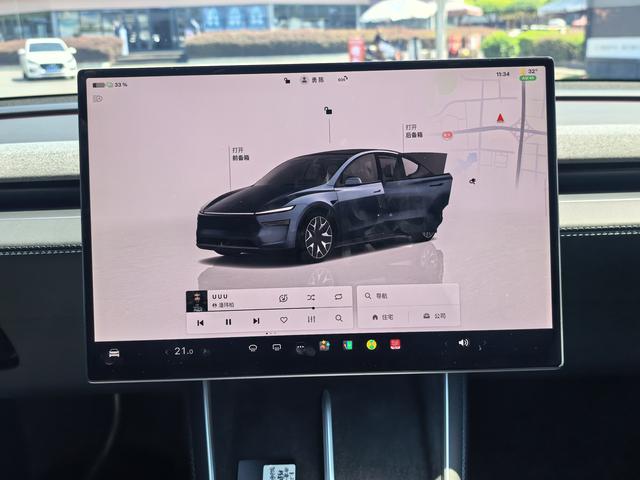 Tesla Model Y 2026 thumb 8