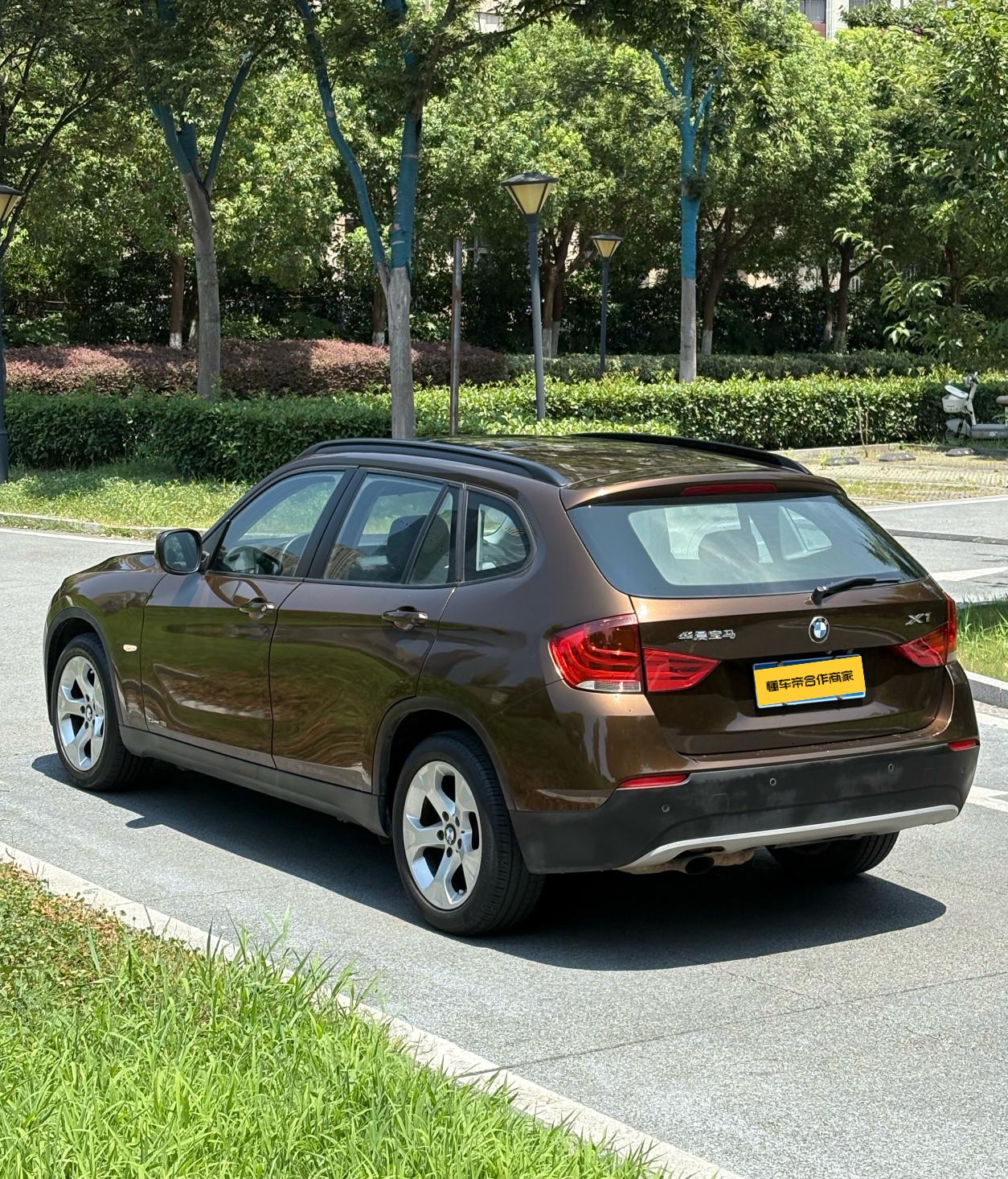 BMW X1 2012 thumb 2