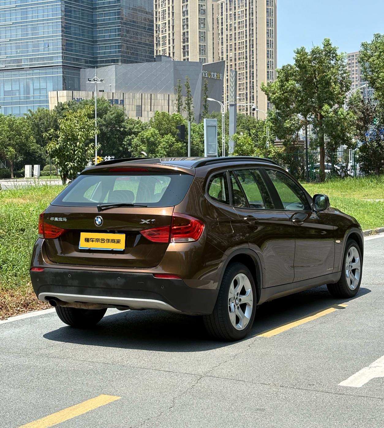 BMW X1 2012 thumb 3