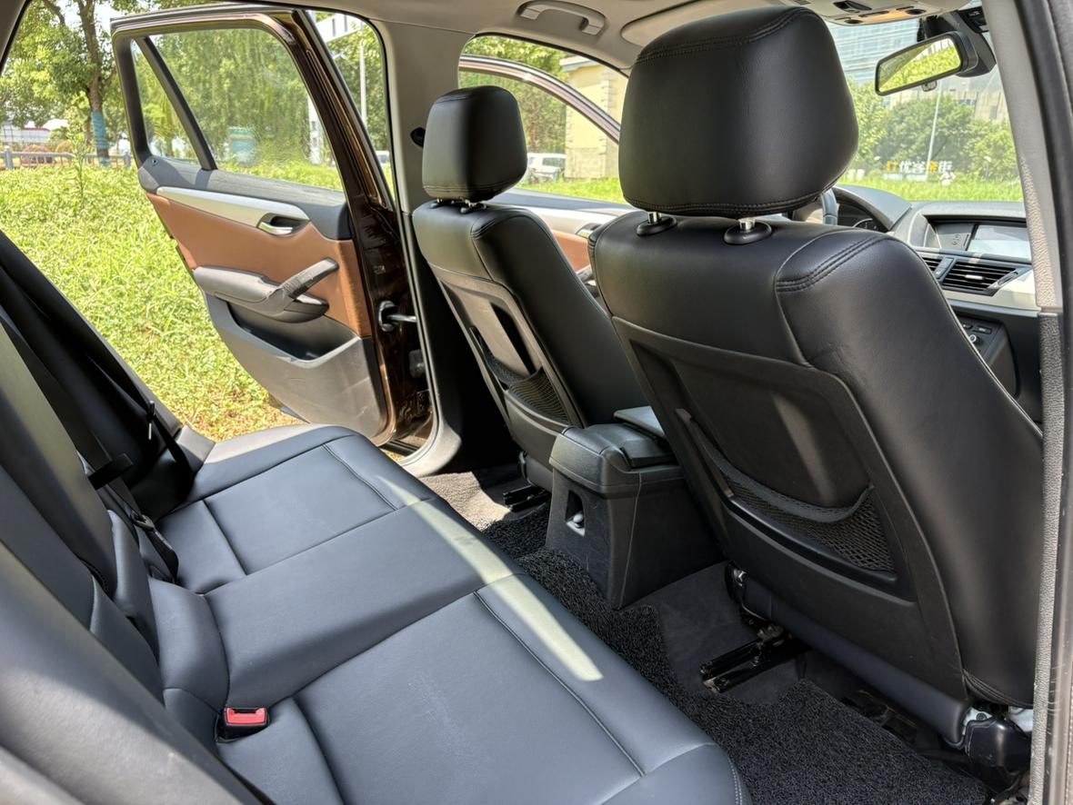 BMW X1 2012 thumb 8