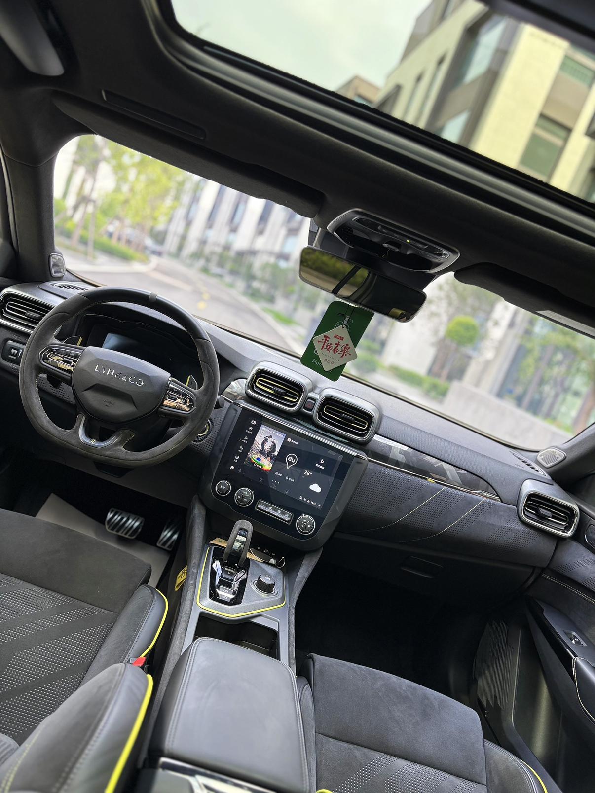 Lynk & Co 03 2019 thumb 7