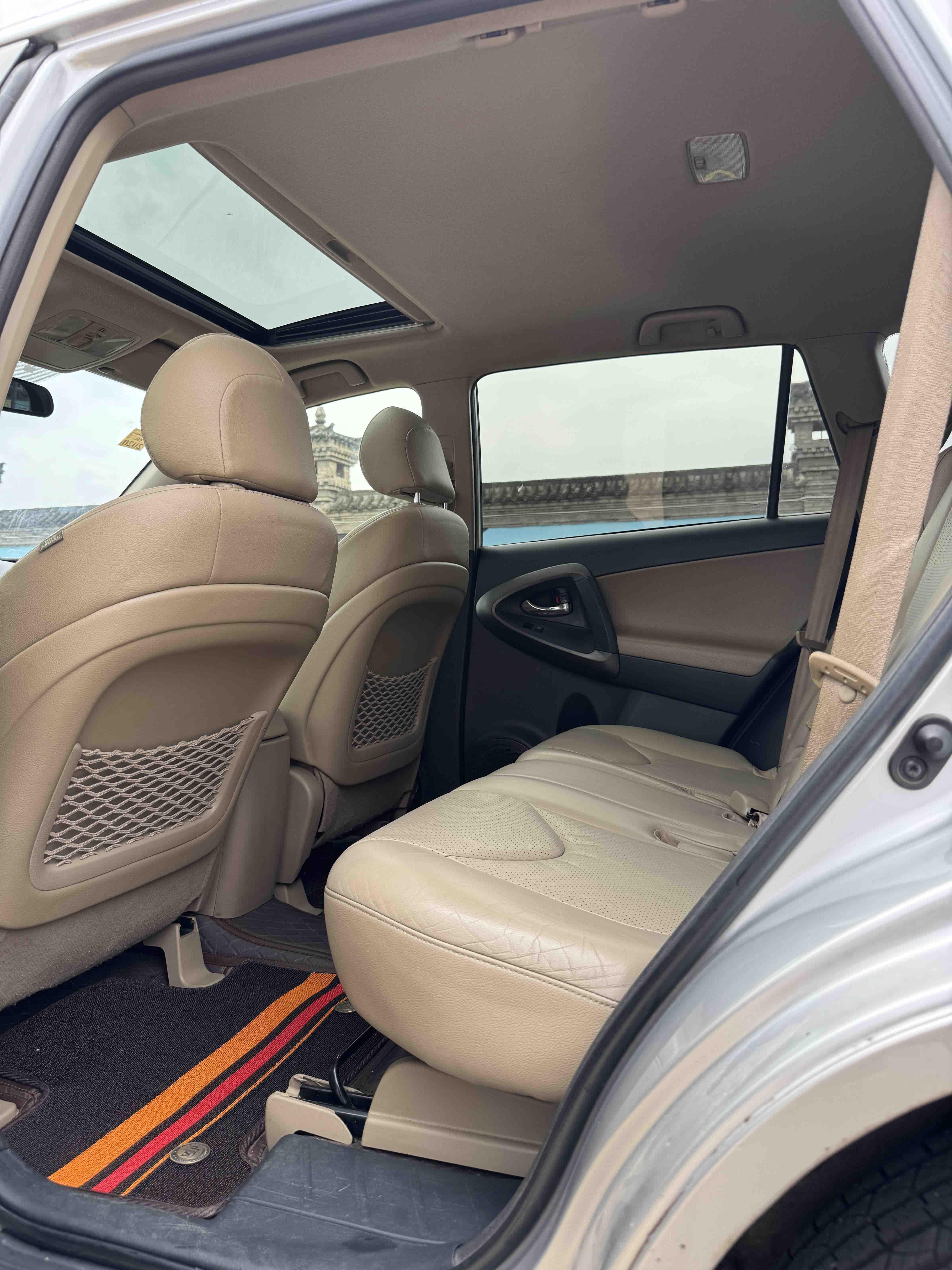 Toyota RAV4 2011 thumb 10