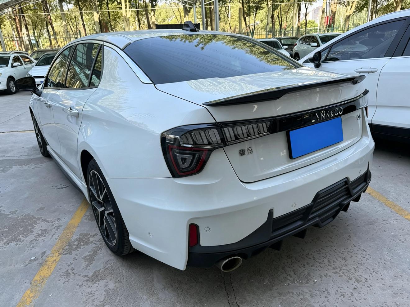 Lynk & Co 03 2019 thumb 2