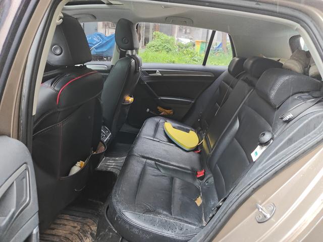 Volkswagen Golf Sportsvan 2015 thumb 10
