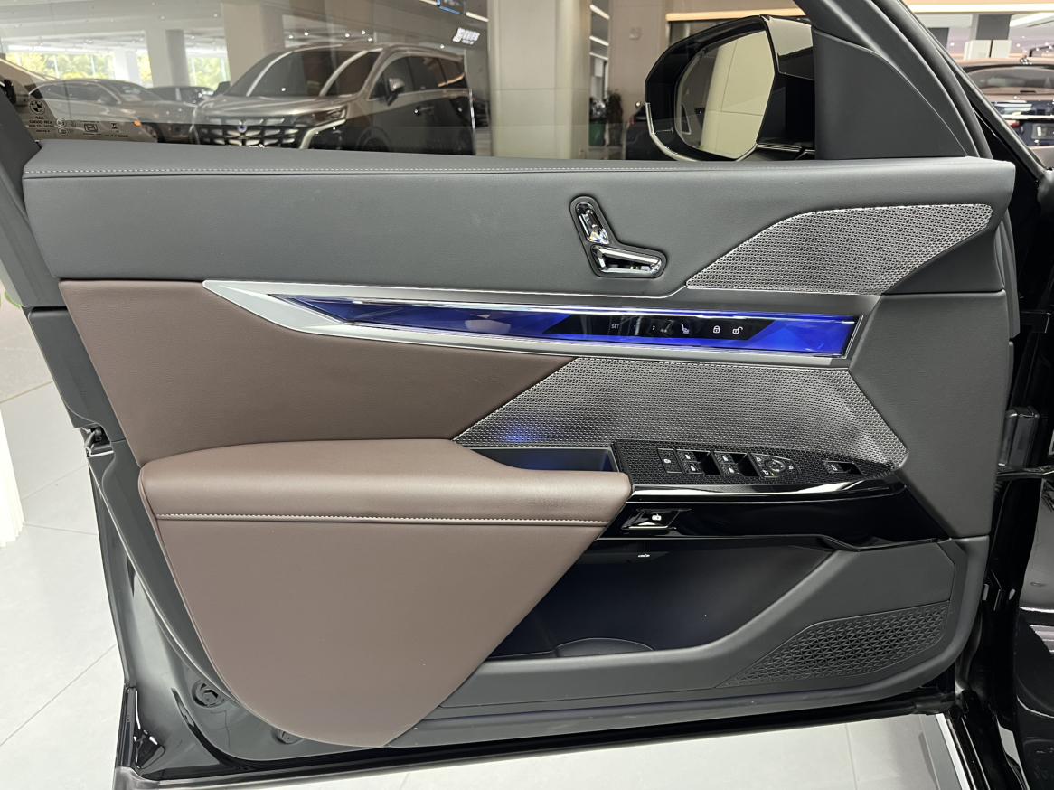BMW 7 серии 2023 thumb 7