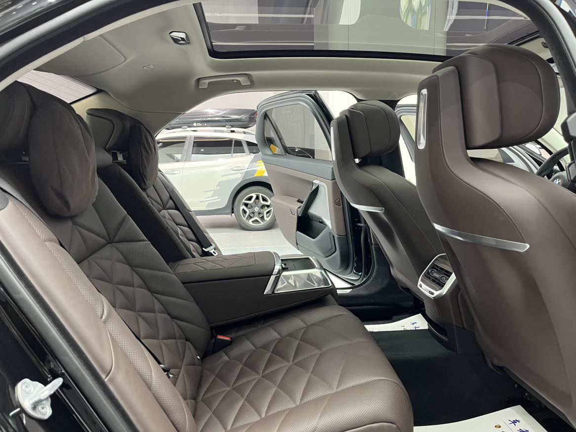 BMW 7 серии 2023 thumb 10