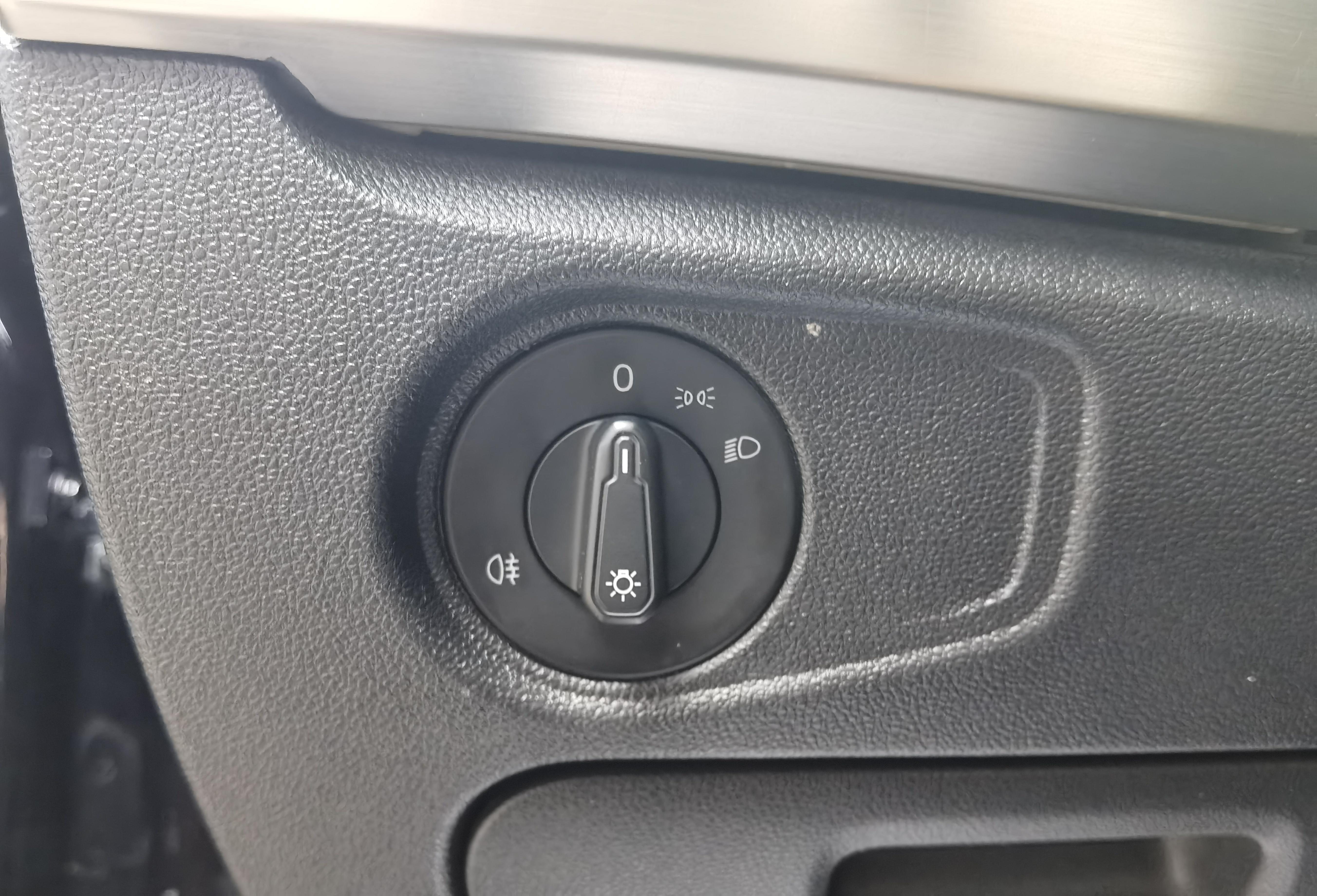 Volkswagen Passat (North America and China) 2021 thumb 12