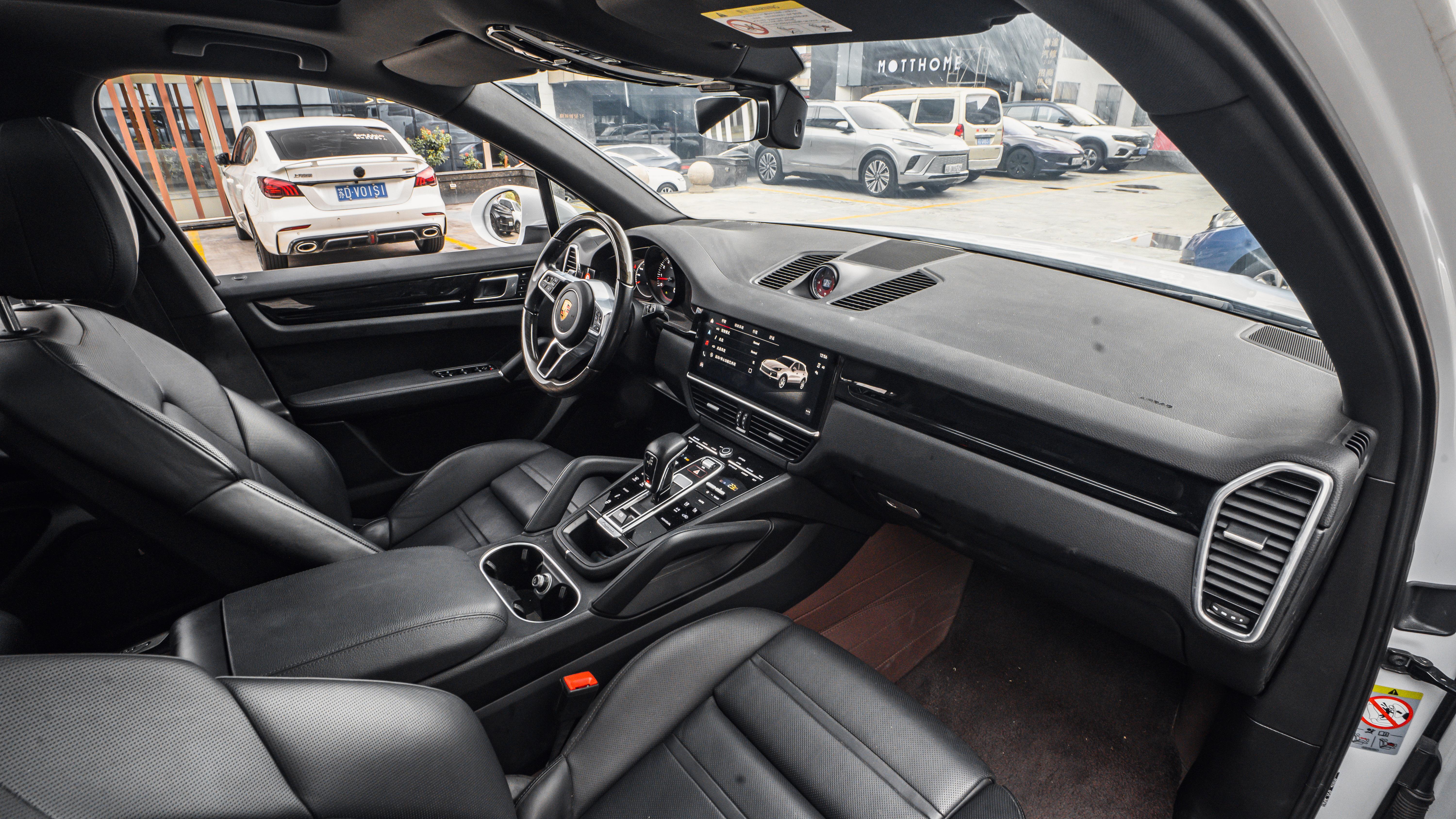 Porsche Cayenne 2019 thumb 5
