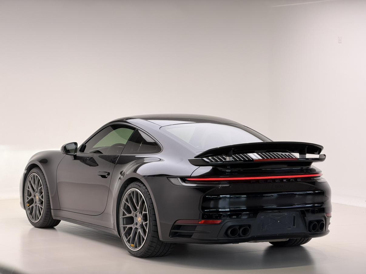 Porsche 911 2022 thumb 2