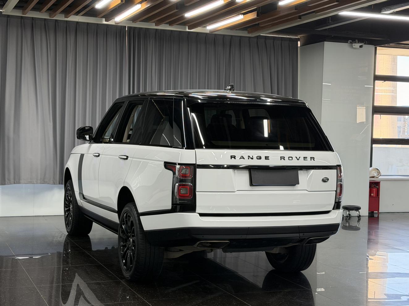 Land Rover Range Rover 2019 thumb 2