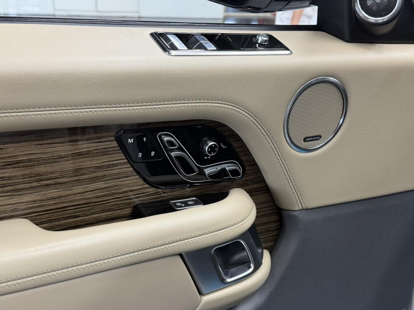 Land Rover Range Rover 2019 thumb 7