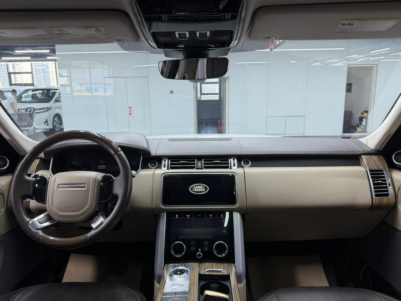 Land Rover Range Rover 2019 thumb 9