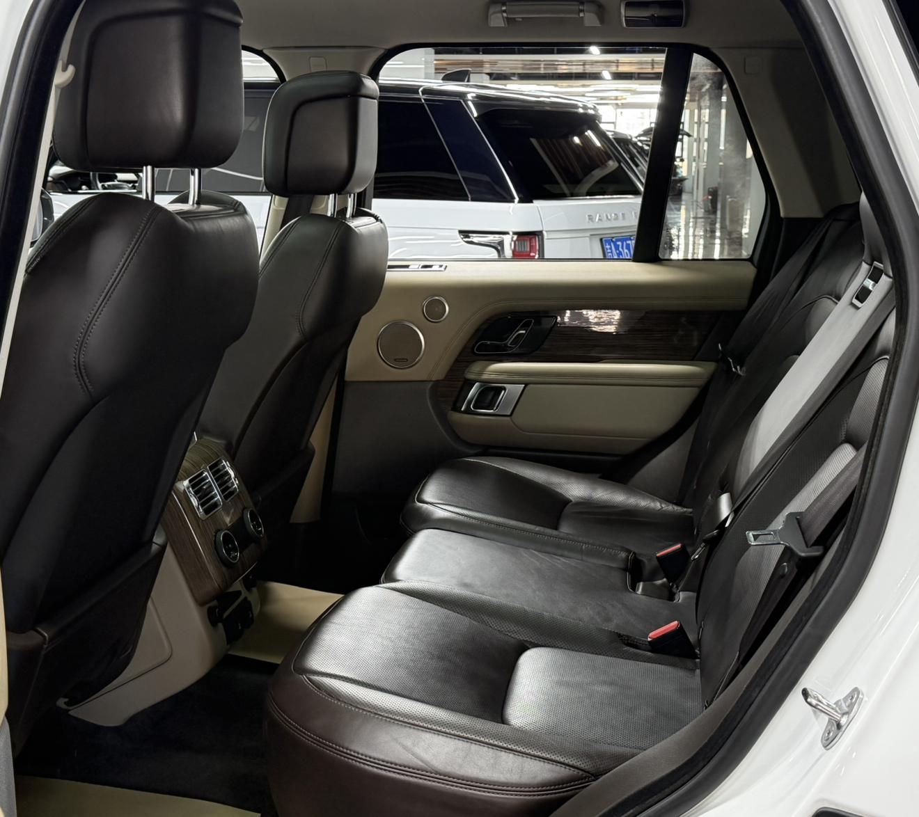 Land Rover Range Rover 2019 thumb 12