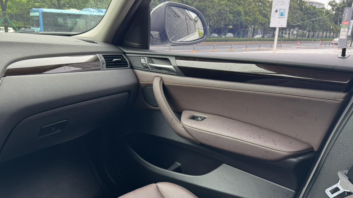 BMW X4 2014 thumb 9